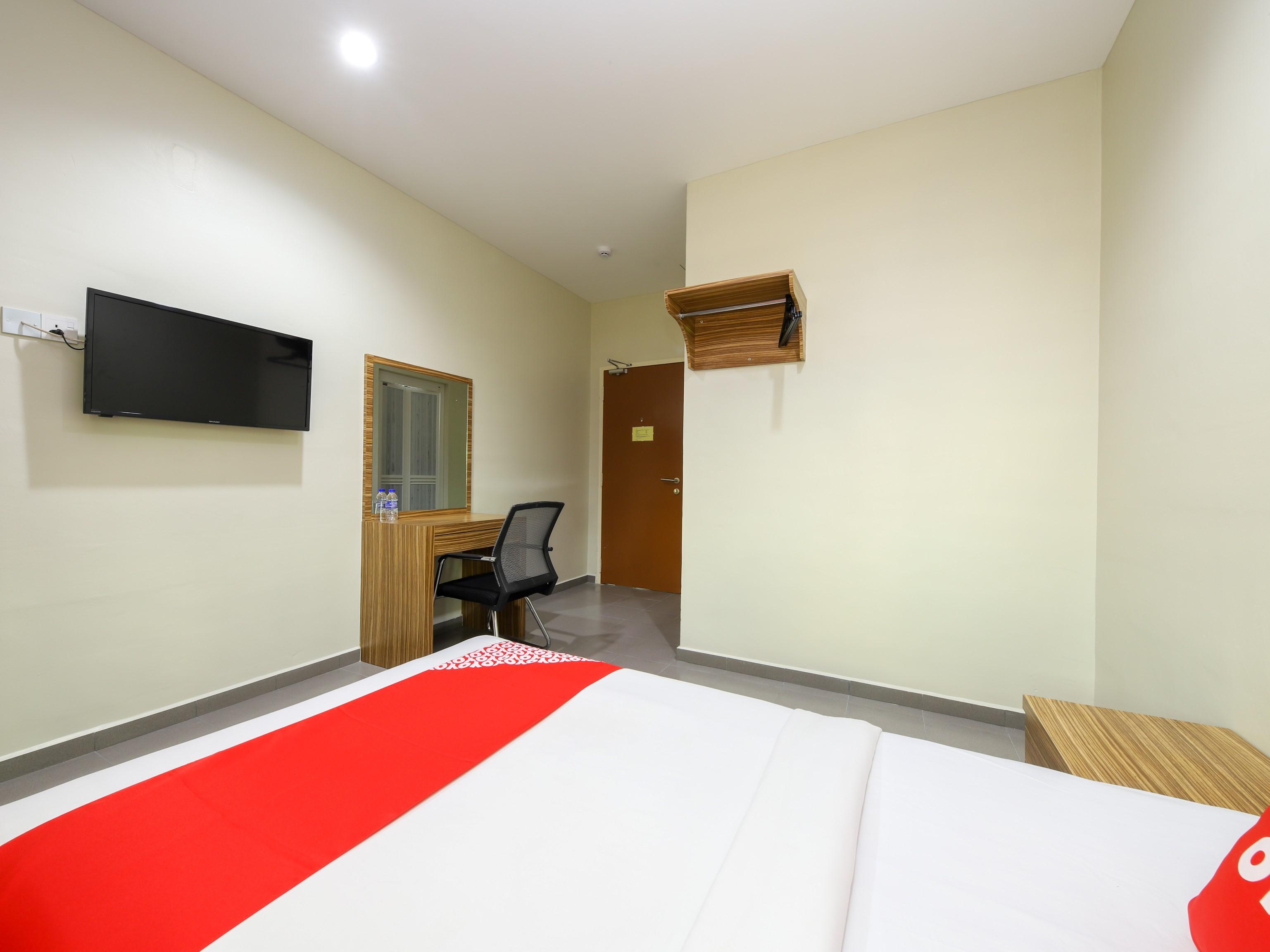 Oyo 89839 Riaz Hotel Malacca Exterior photo