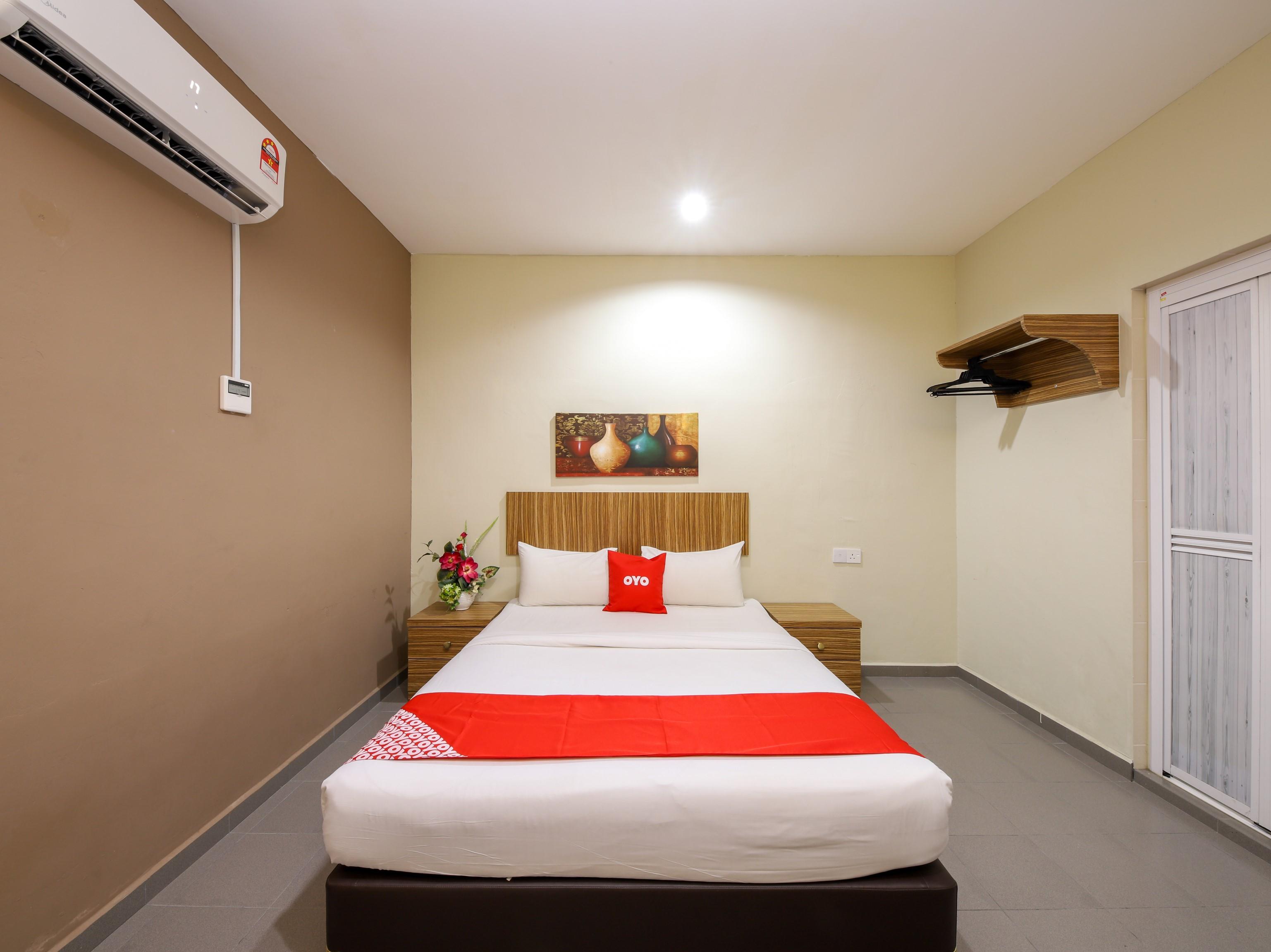 Oyo 89839 Riaz Hotel Malacca Exterior photo