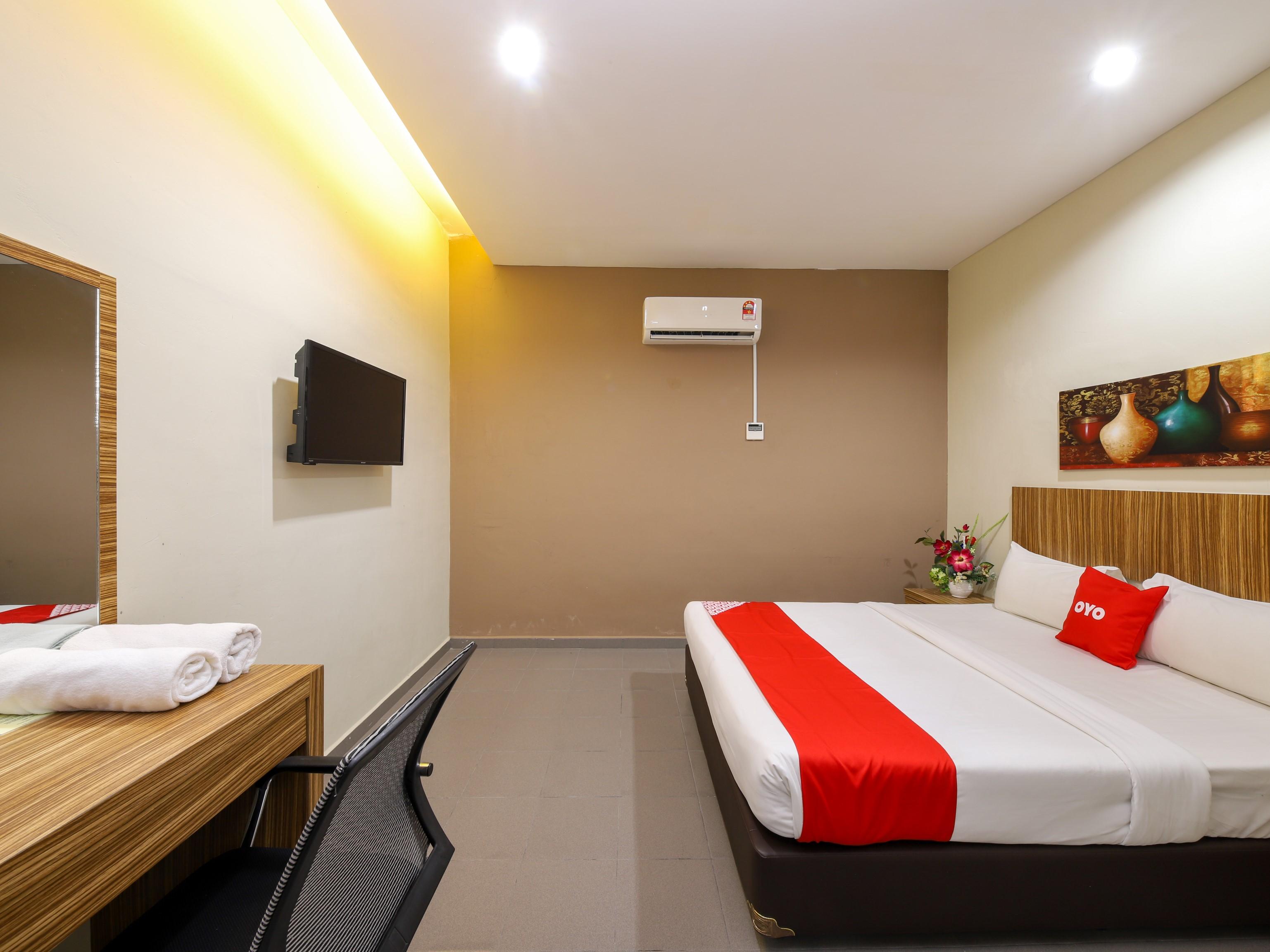Oyo 89839 Riaz Hotel Malacca Exterior photo