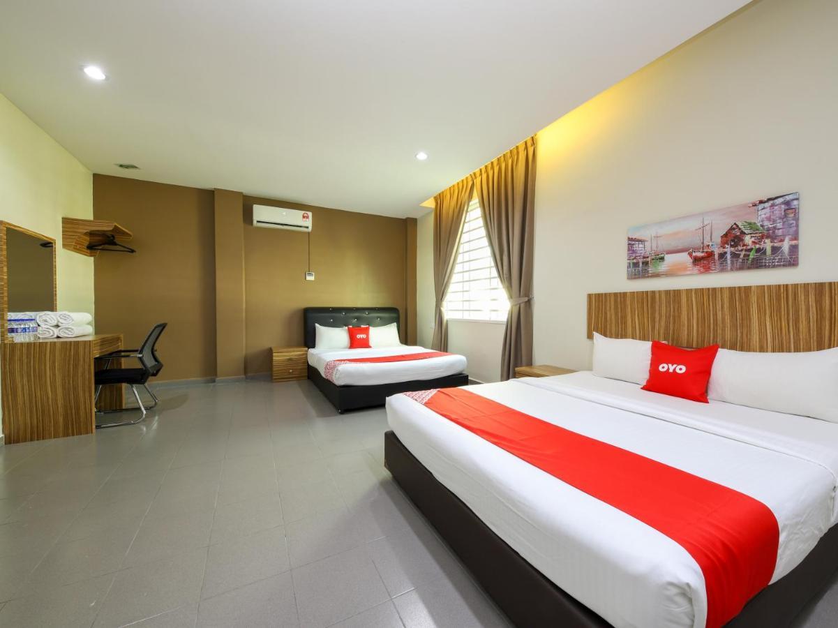 Oyo 89839 Riaz Hotel Malacca Exterior photo